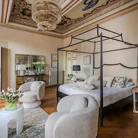 The Crown * Lucca