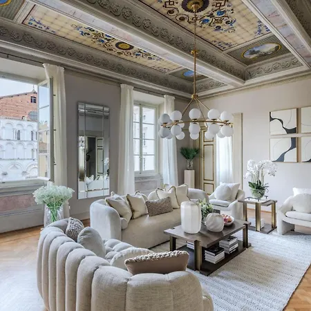The Crown Apartment